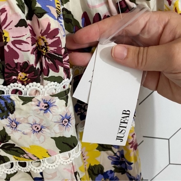 NWOT JustFab Crochet Trim Retro Floral Maxi Dress - Picture 7 of 7